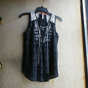 Xhilaration | Black & White Boho Design Tank